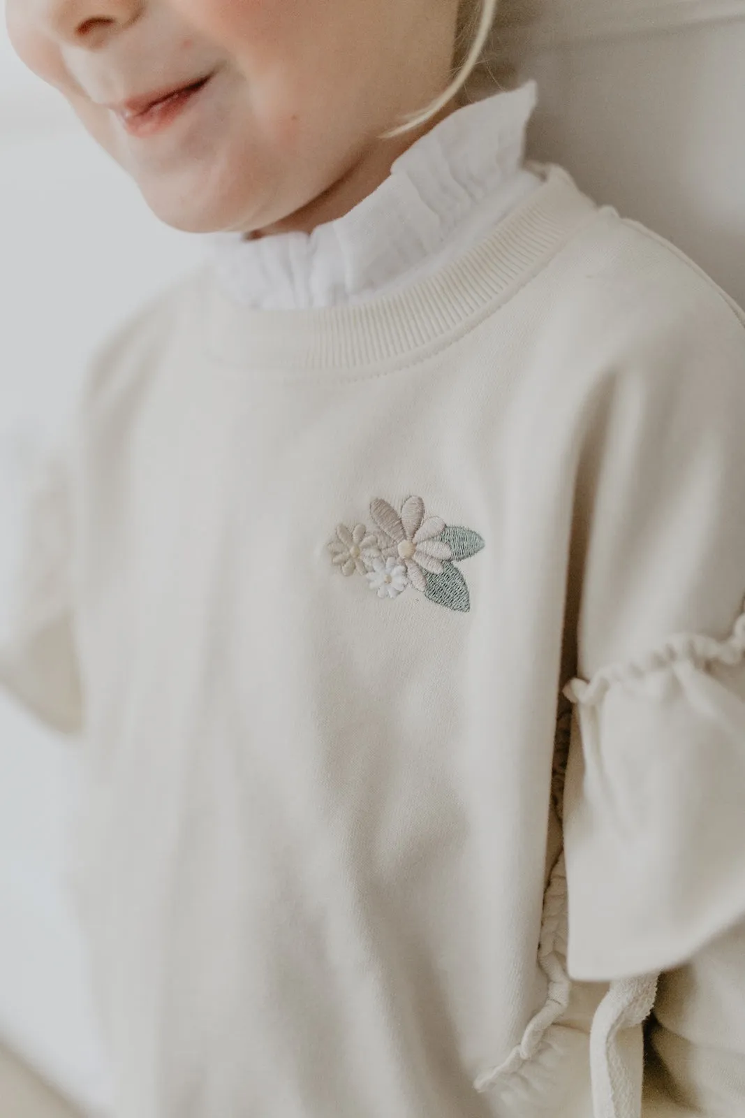 Oversized Sweatshirt 'little flower' mit Volants