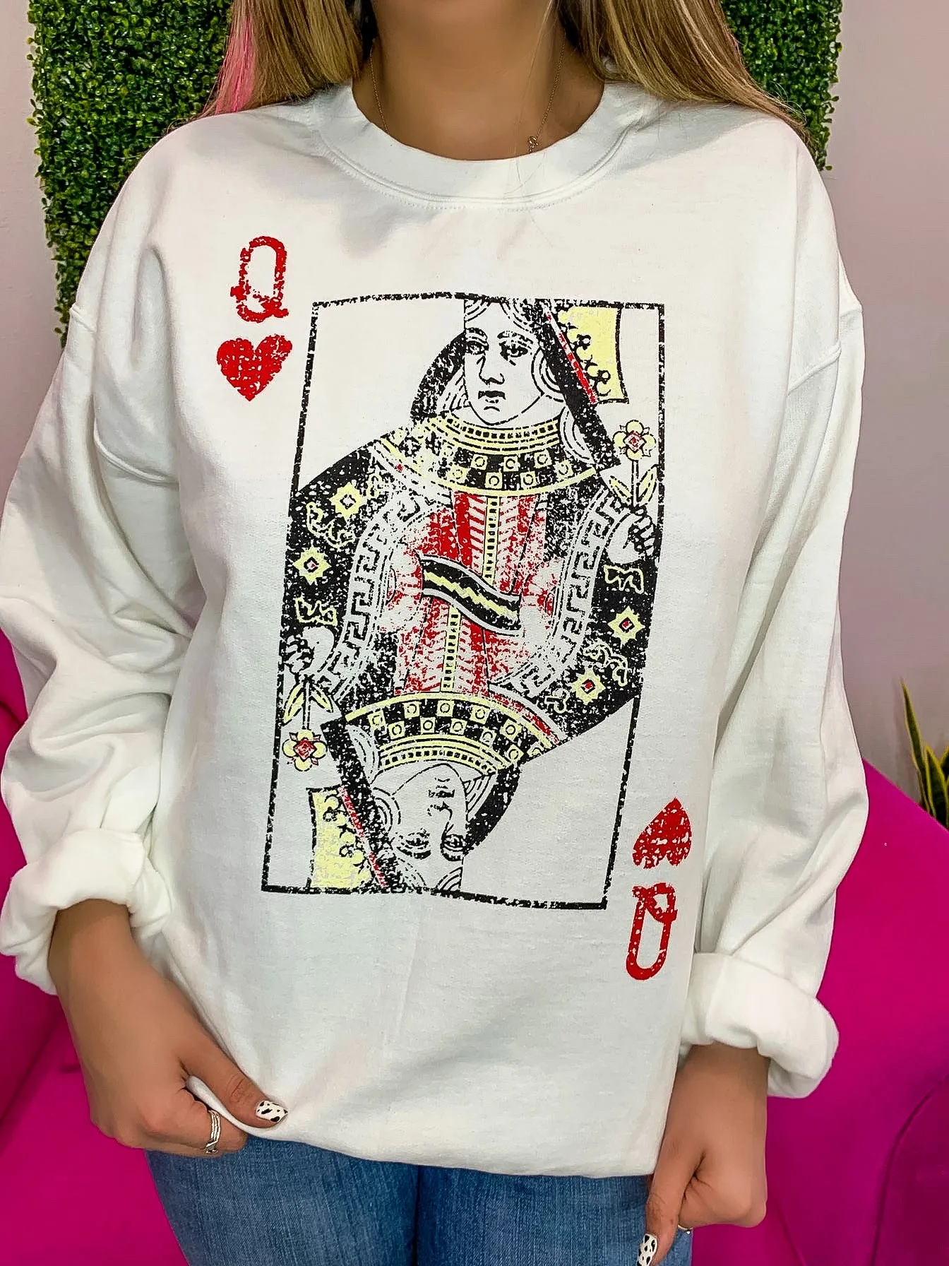 Queen of Hearts Graphic Pullover - White