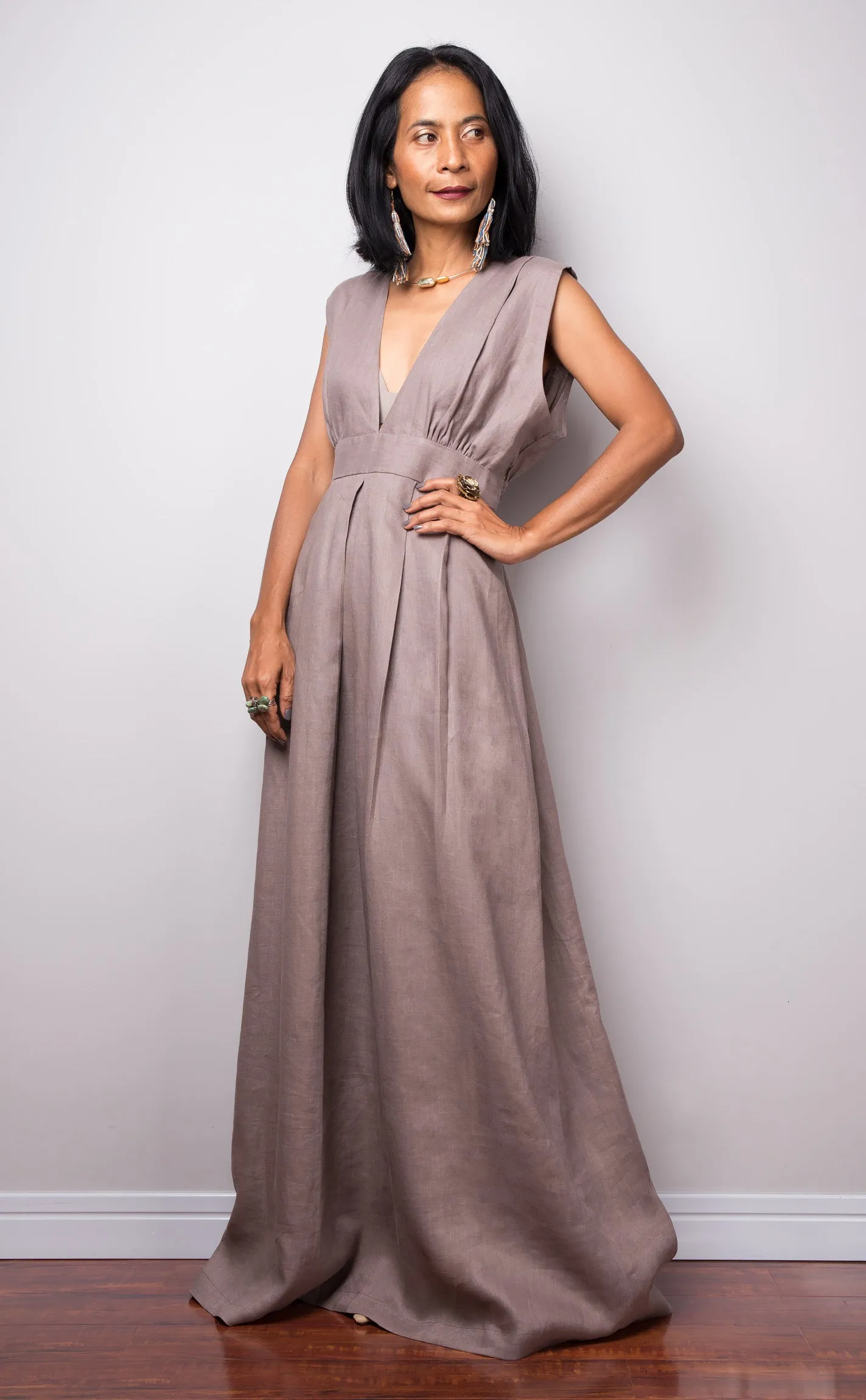 Sleeveless linen dress