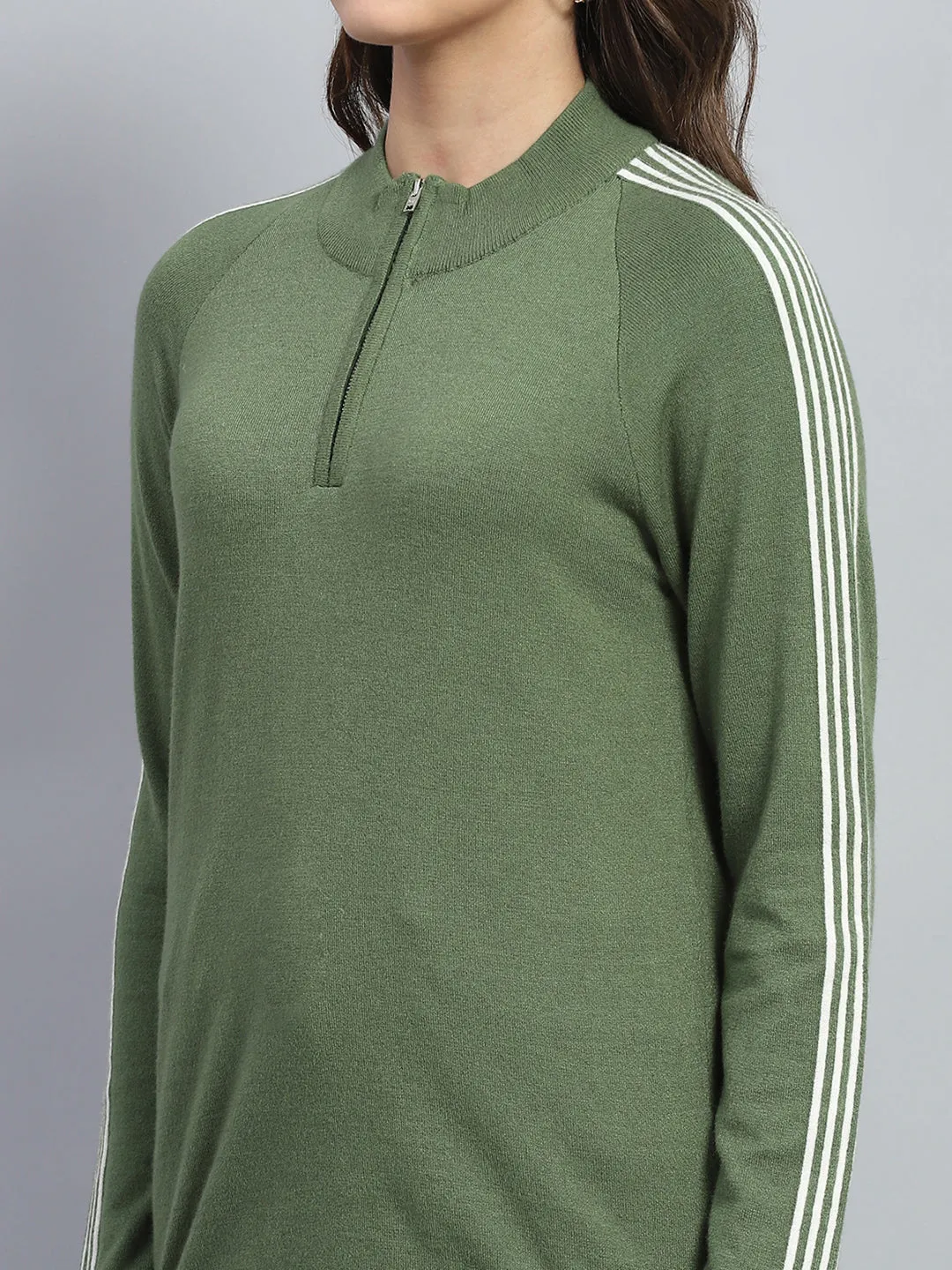 Women Green Solid Mock Neck Full Sleeve Pullover